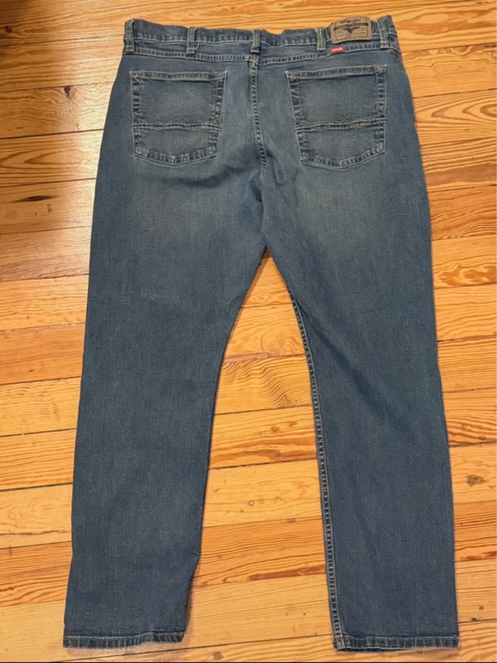 Wrangler Men's Athletic Fit Blue Denim Jeans 38 Waist 30 Length